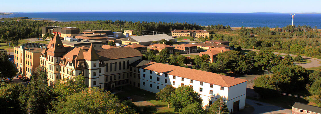 Vue aérienne du campus de l'Université Sainte-Anne